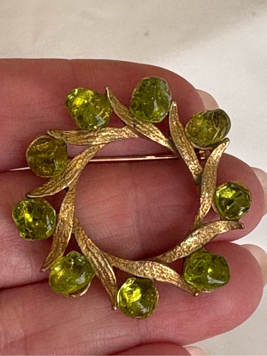 Jewelry - Vintage DuBarry 5th Ave Green Art Glass Berry Wreath Brooch Gold Tone